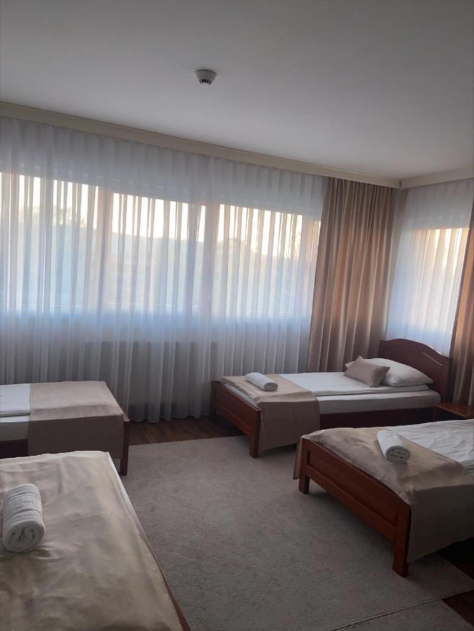 Hotel New Milenium Lukavac Экстерьер фото