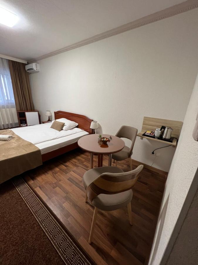 Hotel New Milenium Lukavac Экстерьер фото