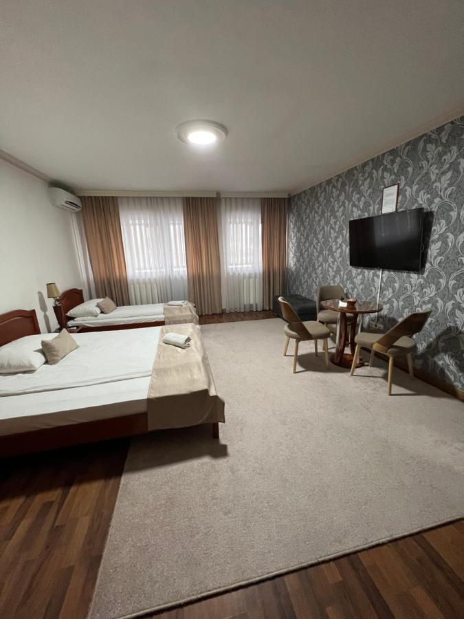 Hotel New Milenium Lukavac Экстерьер фото