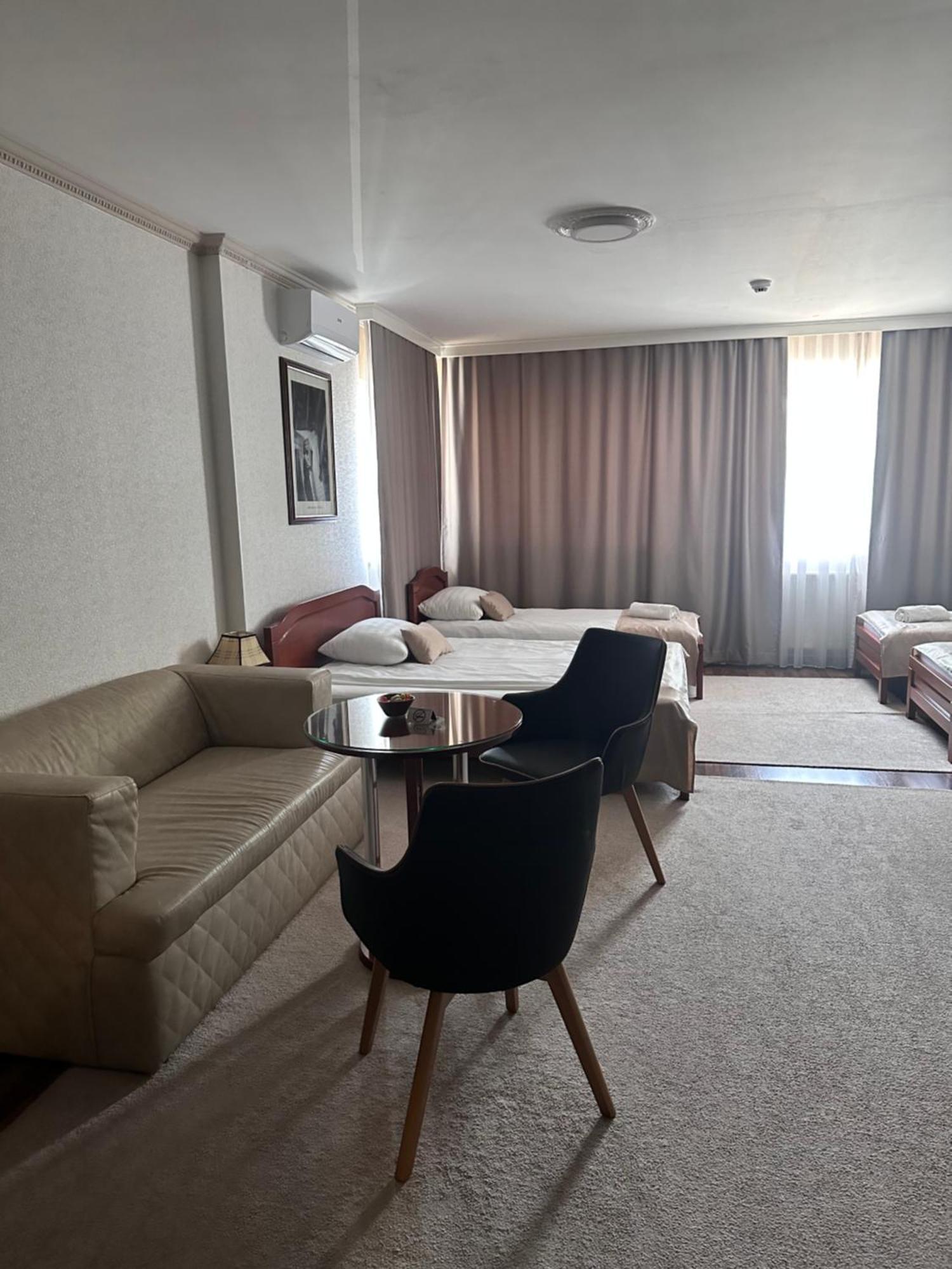 Hotel New Milenium Lukavac Экстерьер фото