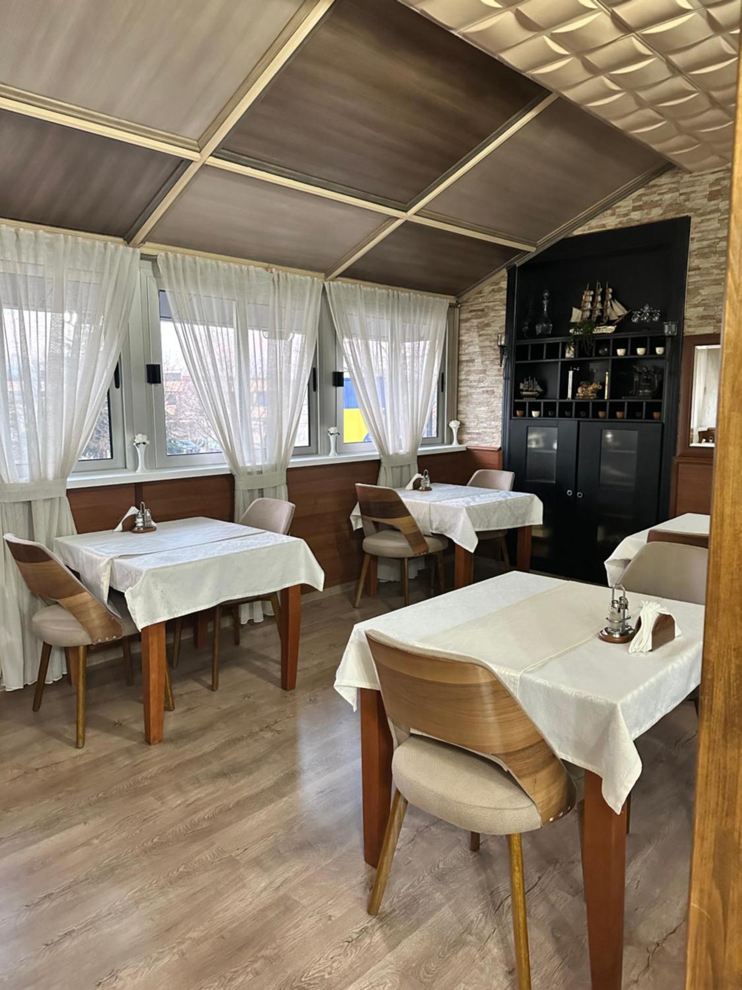 Hotel New Milenium Lukavac Экстерьер фото