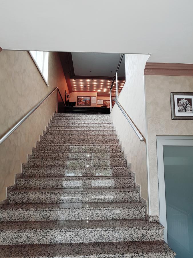 Hotel New Milenium Lukavac Экстерьер фото