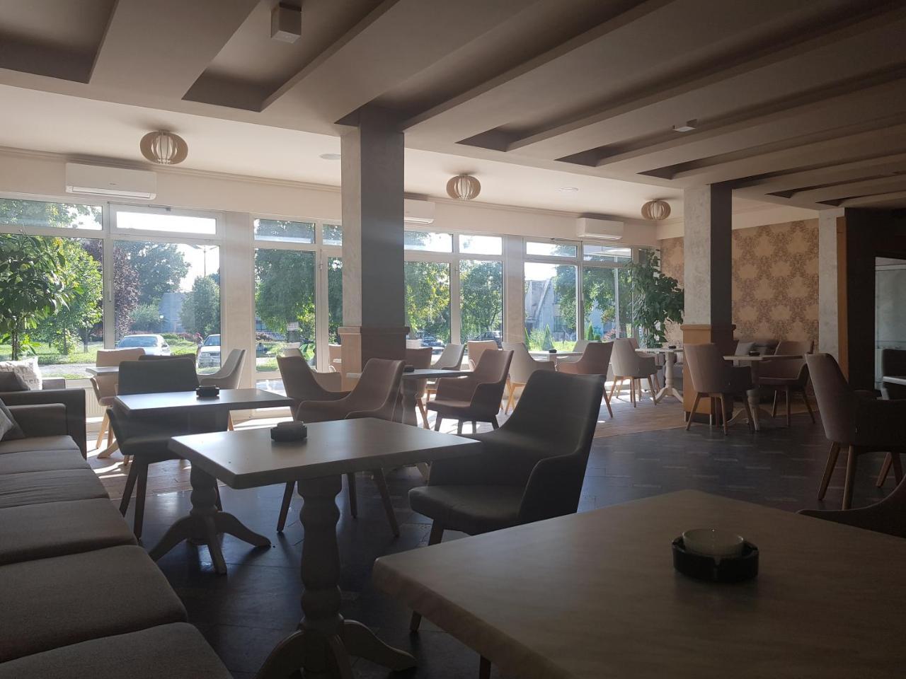 Hotel New Milenium Lukavac Экстерьер фото