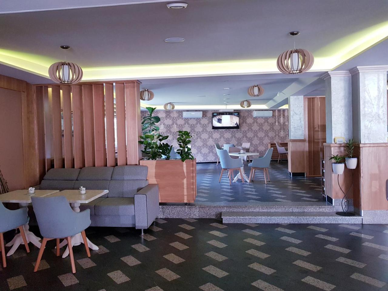 Hotel New Milenium Lukavac Экстерьер фото